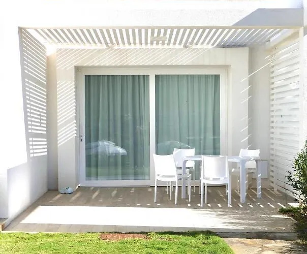 Isa-residence With Swimming-pool In Near The Famous La Pelosa-beach Aparthotel
