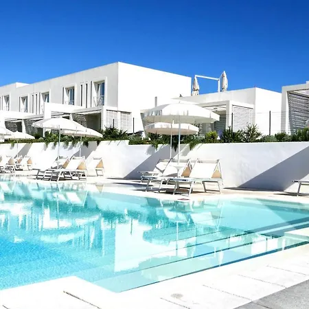 Aparthotel Isa-residence With Swimming-pool In Near The Famous La Pelosa-beach *