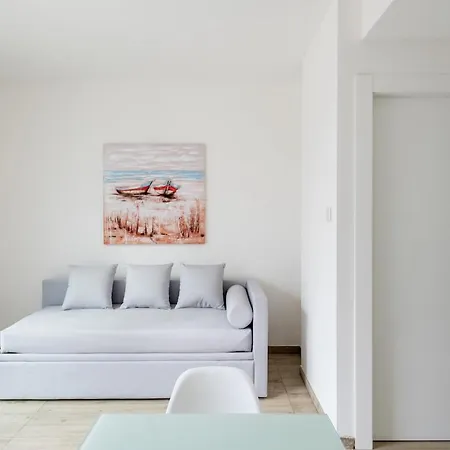 Isa-residence With Swimming-pool In Near The Famous La Pelosa-beach