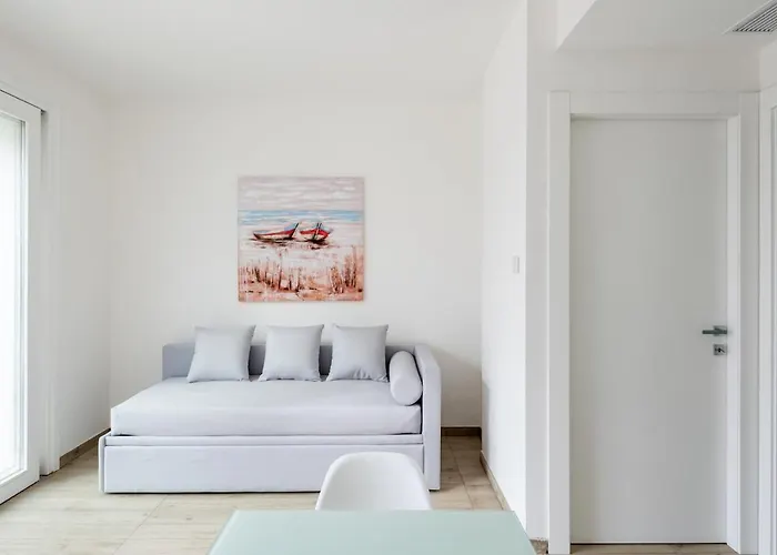 Isa-residence With Swimming-pool In Near The Famous La Pelosa-beach